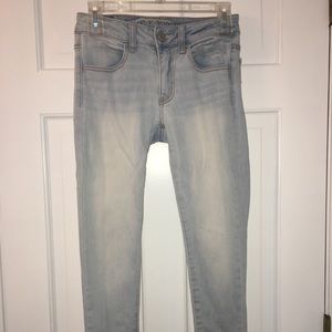 American Eagle Light Wash Skinny Jeans size 2